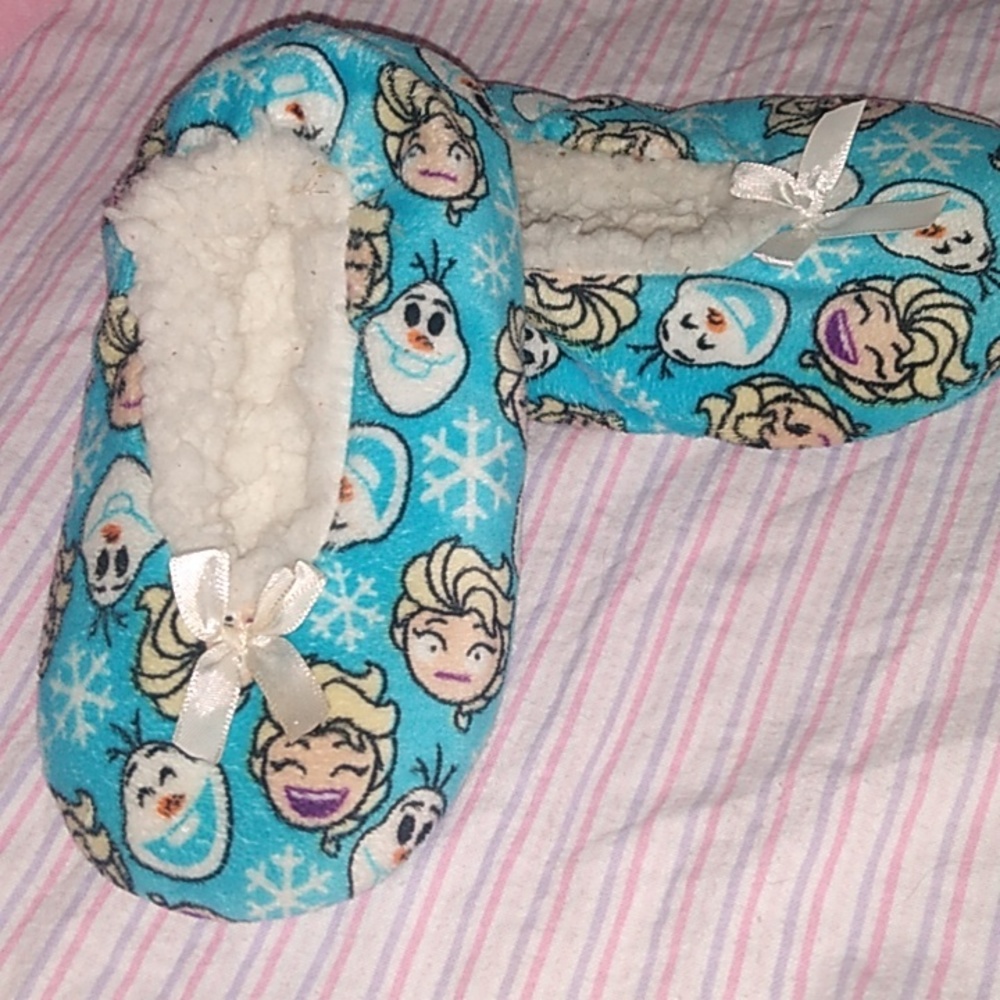 Free with purchase! Frozen Plush Slippers